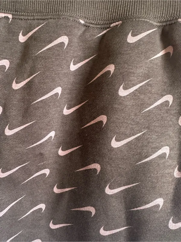 15. Nike xs/s 2pc set bundle - Image 3