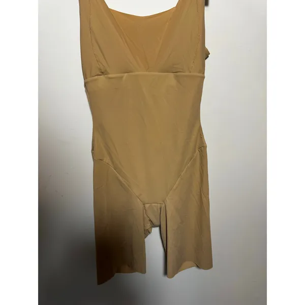 Brand New Maidenform Women's Size Medium Beige One Piece Bodysuit Shapewear - Image 3