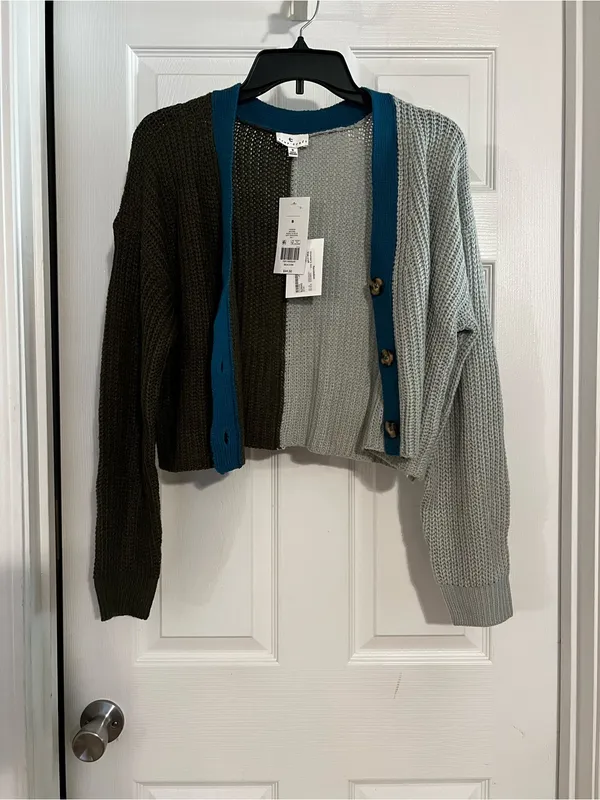 True Craft Olive and Teal Cropped Knit Cardigan - Image 2