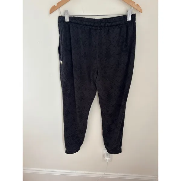 Vuori Performance Joggers Charcoal Grey Camo Print Tapered Activewear Pants‎ - Image 3
