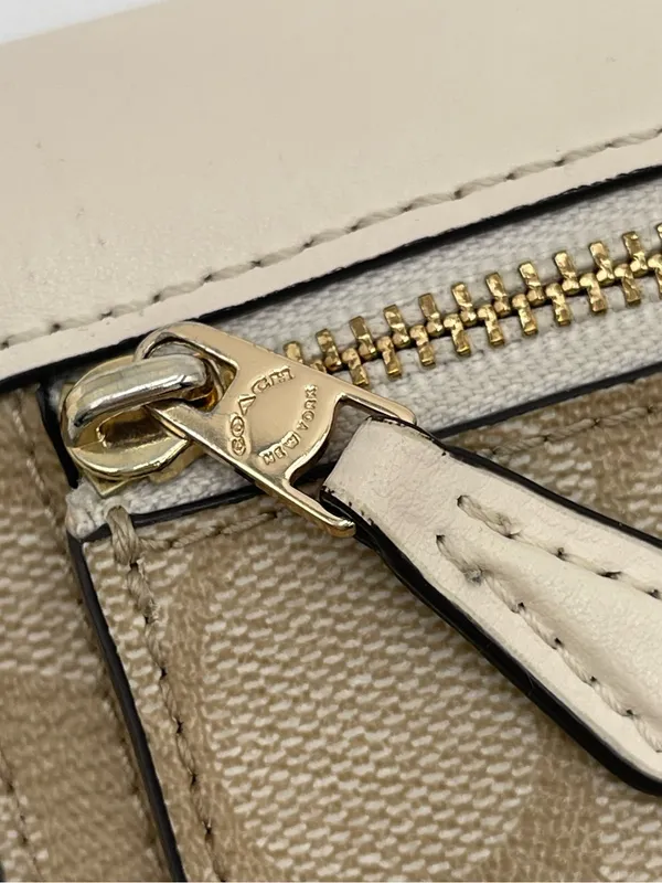 Coach Slim Trifold Wallet In Signature Canvas EUC Logo Designer - Image 4