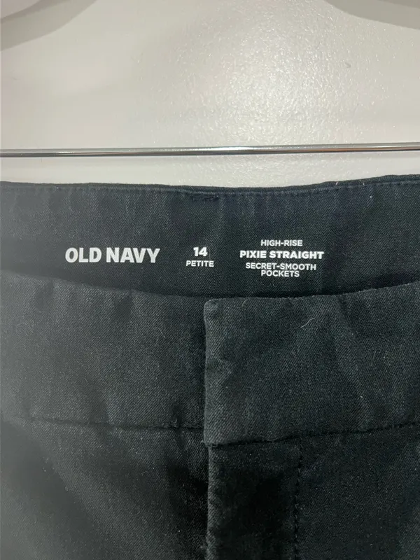 Old Navy black High Rise, pixie straight leg - Image 5