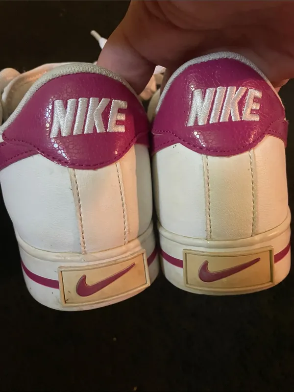 Nike Women's White Sneakers with Pink Swoosh - Image 5