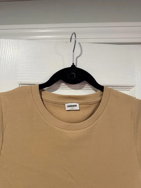 NWOT J. Crew Size M Tan Khaki Crew Neck Short Sleeve Ribbed Stretch Top - Image 2