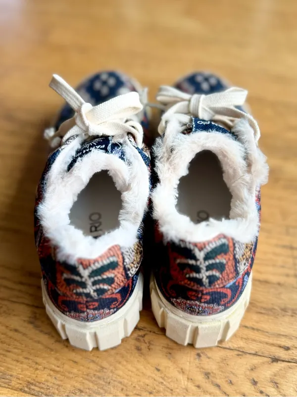 Farm Rio Ainika Tapestry Platform Sneakers Faux Fur Blue 8.5 NWOT - Image 4