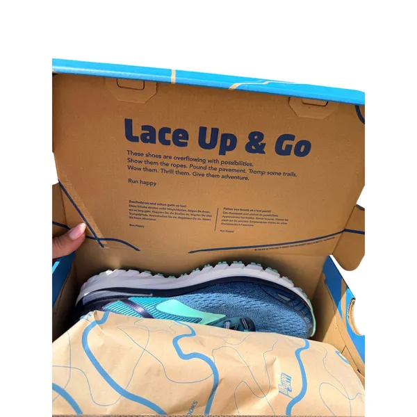 New In Box Brooks Running Shoes Women's Size 8 - Image 5