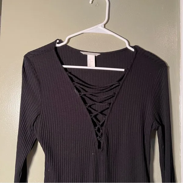 H&M Women's Size Medium Bodysuit Long Sleeve Lace Up‎ Black Ribbed Deep V-Neck - Image 3