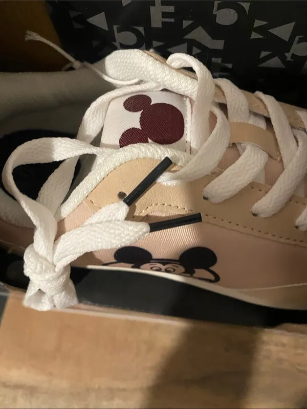 New With Tag Women’s Disney Sneakers Beige Character Size 7. - Image 4