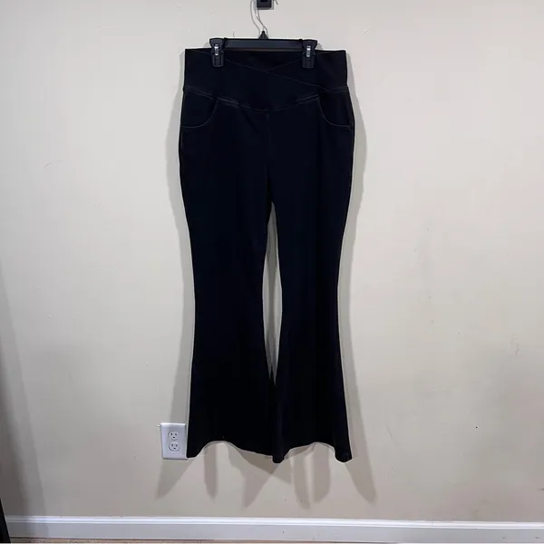 Halara Halara Flex High Waisted Crossover Pocket Flare Jeans black SZ large EUC - Image 2
