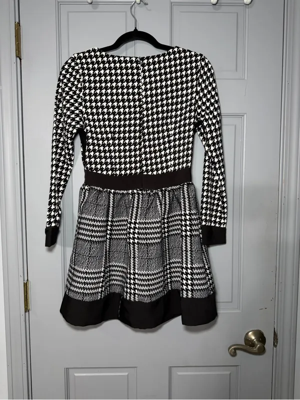 Black & White Houndstooth Knit Dress - Image 4