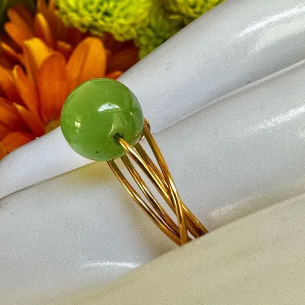 Gold tone green glow bead wire ring - Image 3