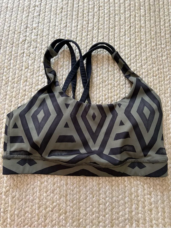 Lululemon Energy Bra in Chevron Shuffle Fatigue Green Black 4 - Image 3