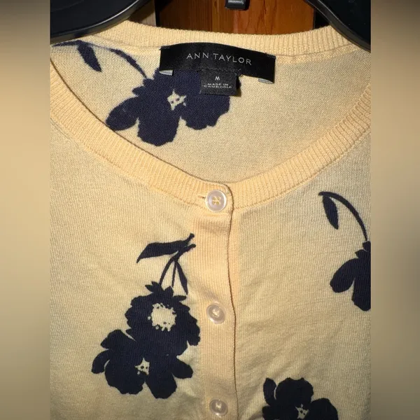 Ann Taylor Cream and Navy Floral Cardigan - Image 2