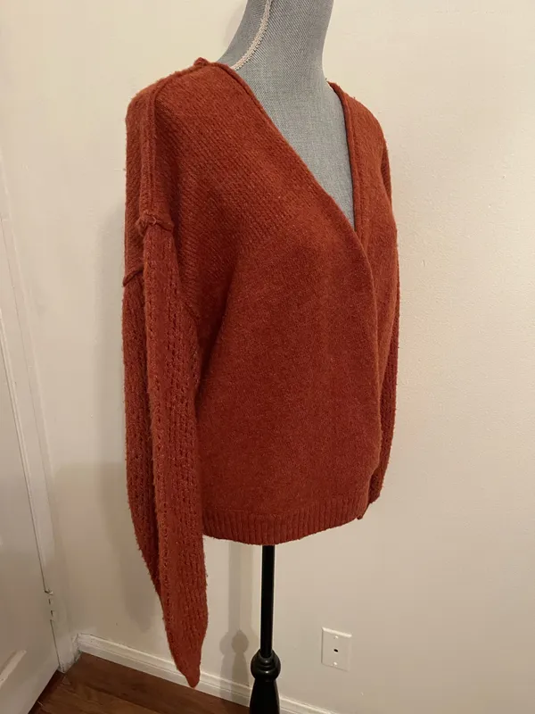 Free People Sweater Oversized Knit V-Neck. Size L - Image 6