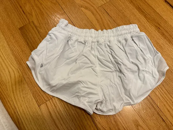 Lululemon White Hotty Hot 2.5" - Image 2