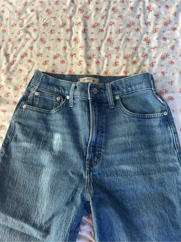 Madewell Medium Blue Wide-Leg Jeans with Frayed Hem - Image 3