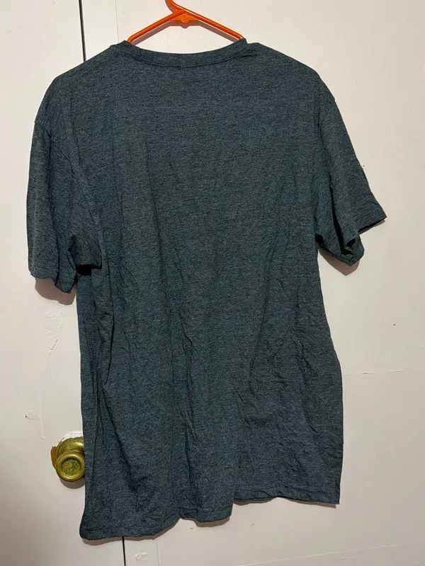 Gildan Charcoal Graphic Tee with White Steer Skull Print - Image 4
