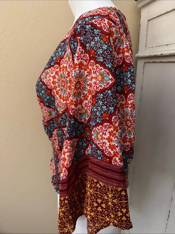 Boho V-Neck Red Floral Cropped Blouse - Image 5