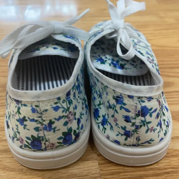 🦋4/$25 Floral Shoes Size 8 Medium - Image 8