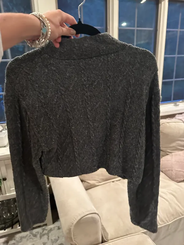 ZARA Gray Crop Sweater - Image 4