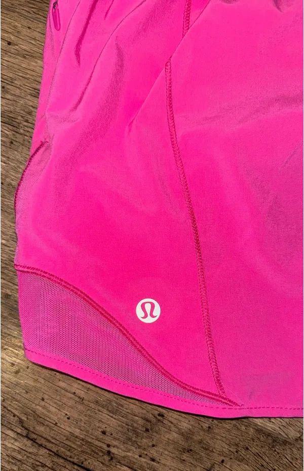 Lululemon Shorts Hotty Hot 2.5" - Image 4