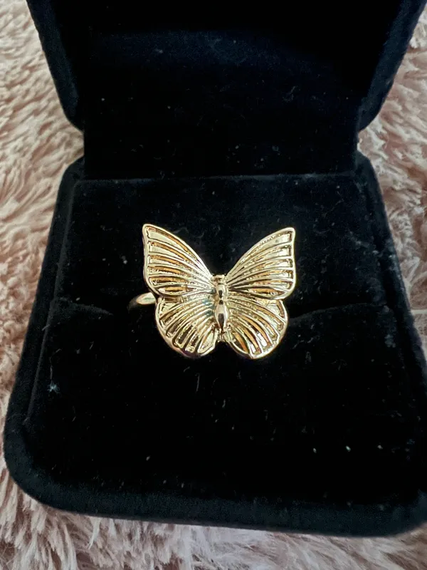 Women’s Gorgeous Gold Plated Ring Size 7 - Image 2