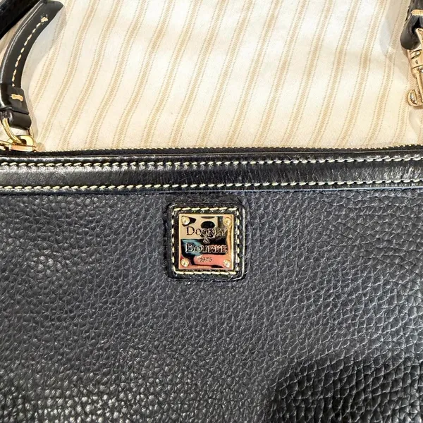 Dooney & Bourke black pebbled leather slim zippered wristlet with gold hardware - Image 2