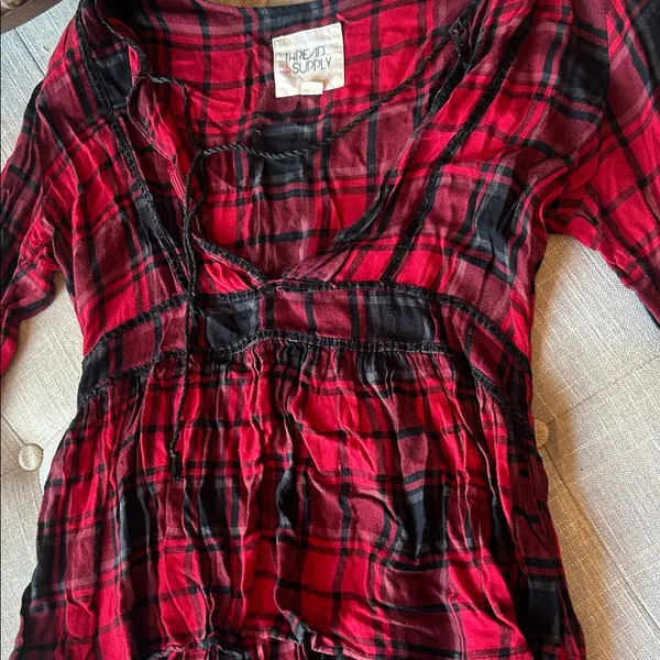Thread & Supply Red Black Plaid Peplum LS Blouse Size Small - Image 4