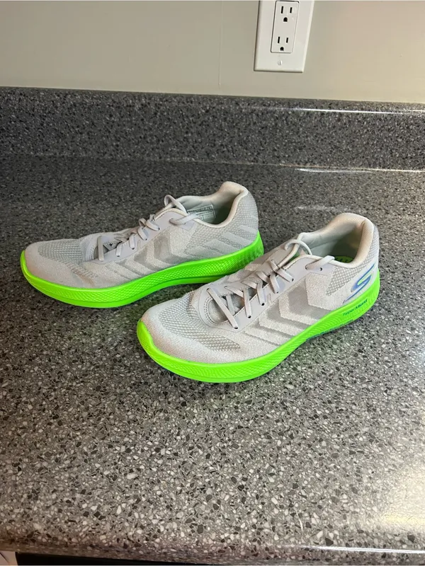 Skechers Light Gray Athletic Sneakers with Neon Green Soles - Image 7