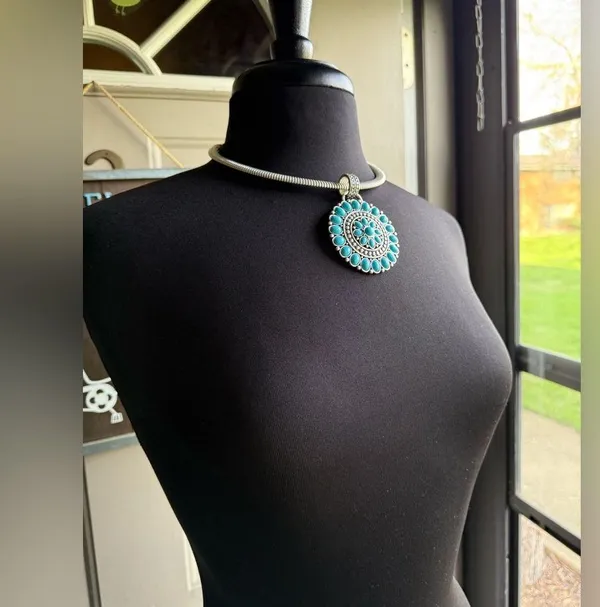 Vintage Y2K western turquoise choker slink necklace - Image 2