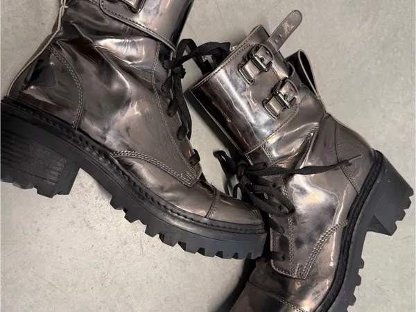 DKNY Black Patent Leather Combat Boots Lace Up Buckle Women’s 8 - Image 5