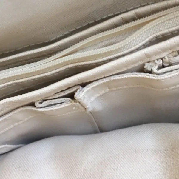 FINAL MARKDOWN Lovely multi compartment purse - Image 4