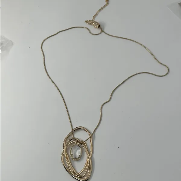 Elegant Gold Pendant Necklace - Image 12