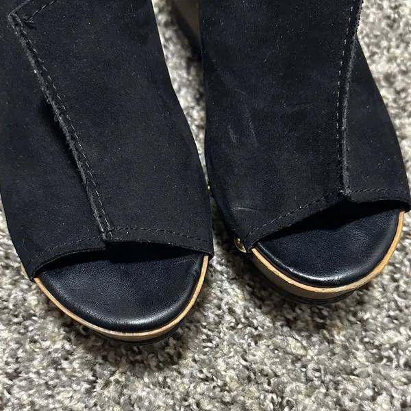 Callisto of California Black and Brown Wedge Sandals - Image 3