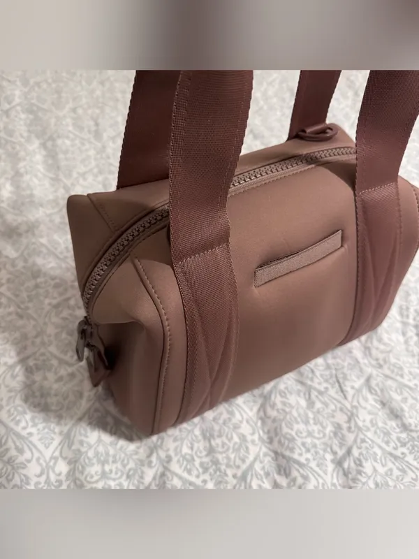 Dagne Dover Landon Neoprene Carryall Bag Dune Mauve - Image 7