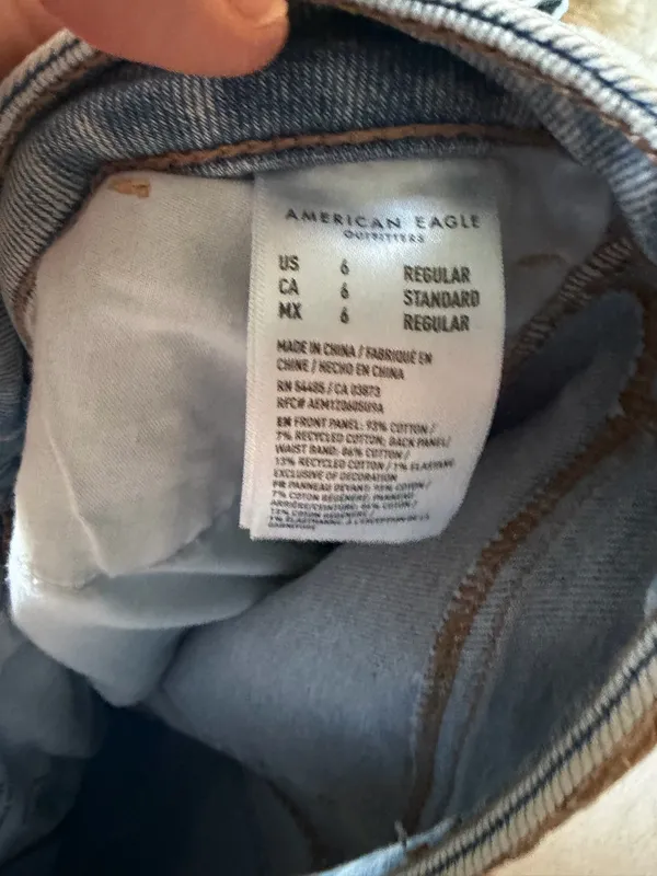 American Eagle High-Rise Mom Jeans - Image 3