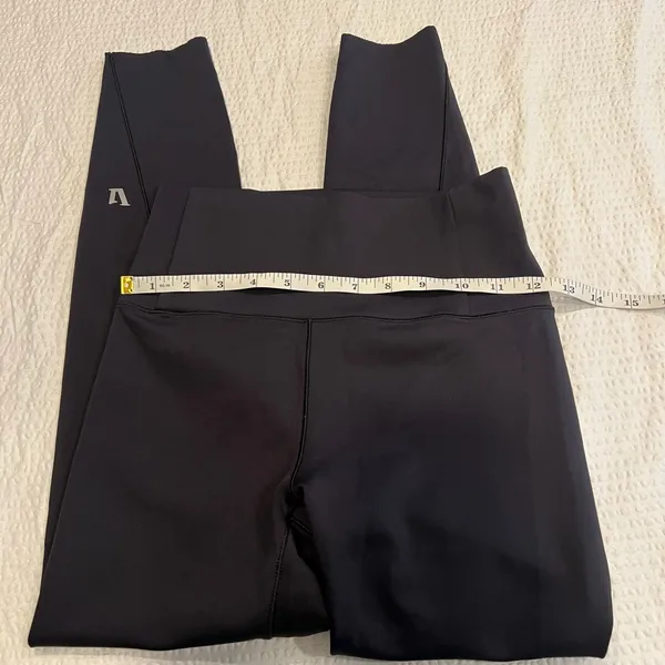 Vuori evolve black leggings size S women - Image 4