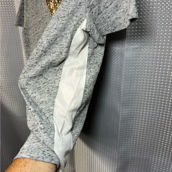 PINK Victoria's Secret Heather Gray V-Neck Tee medium - Image 4
