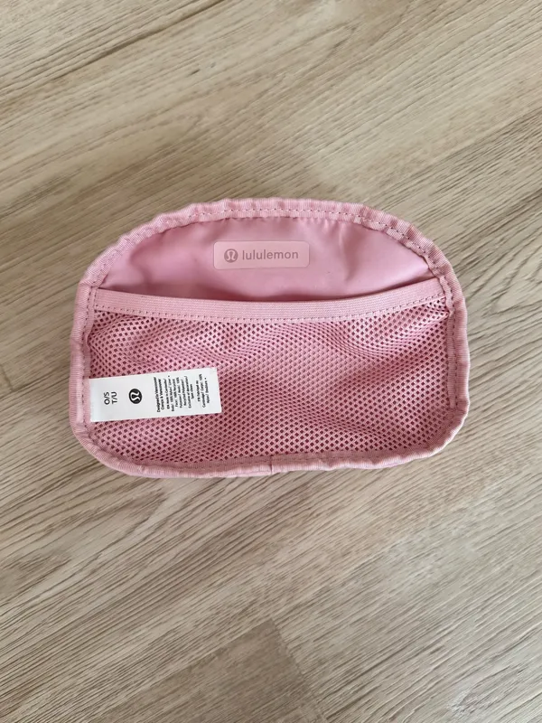 Lululemon City Essentials Pouch Mini 2L - Image 5