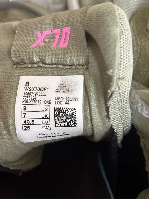 New Balance Women's Olive Green/Sneakers with Pink Details Size 9 - Image 4