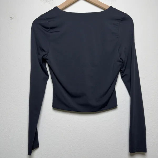Aritzia Babaton Women Top Medium Black Contour V-Neck Long Sleeve Cropped - Image 7