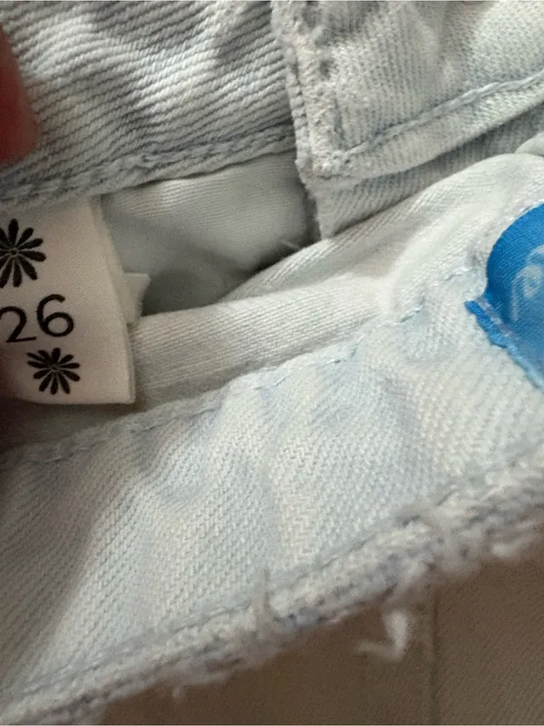Denim Shorts with Cactus Embroidery White Size 26 - Image 4