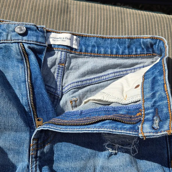 Abercrombie High Rise 4" Short Jean Shorts 2/26 Distressed Denim Cut Off - Image 4