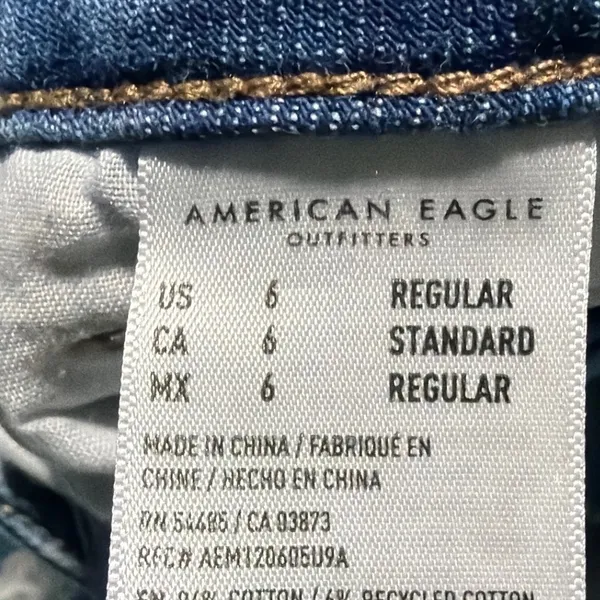 American Eagle Outfitters‎ Womens Jeans Highest Rise Mom Jean Distressed Size 6 - Image 4