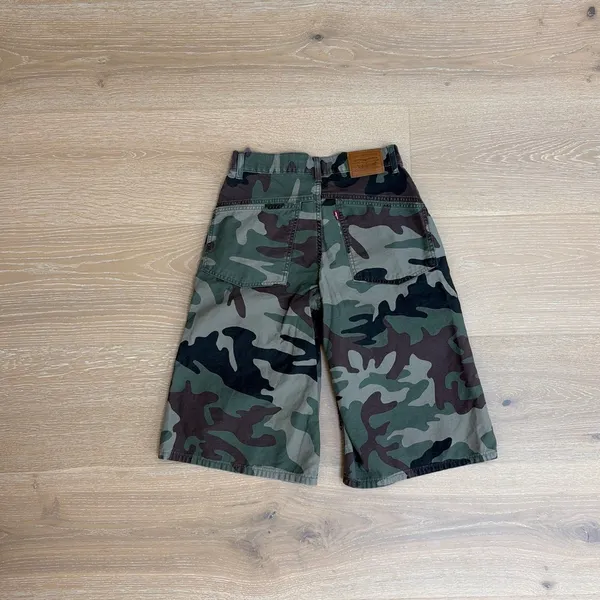 Levi’s Jorts Super Baggy Camo Size 25 Green Brown - Image 3
