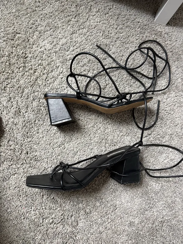 Heels Black Size 8 - Image 2