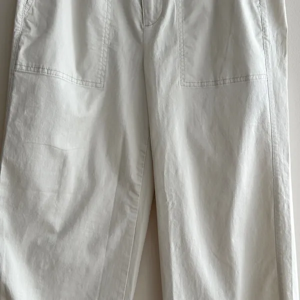 GAP Women’s Stretch Waist Off Duty Khaki Pants, Size Medium, NWT - Image 4