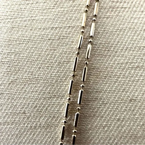 Long gold tone double chain small leaf pendant - Image 6
