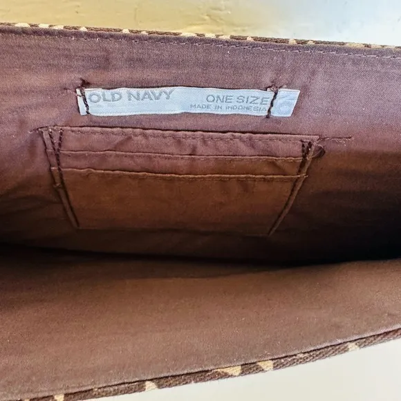 Old Navy NWOT brown/tan/green print clutch 12x7x2‎ - Image 5