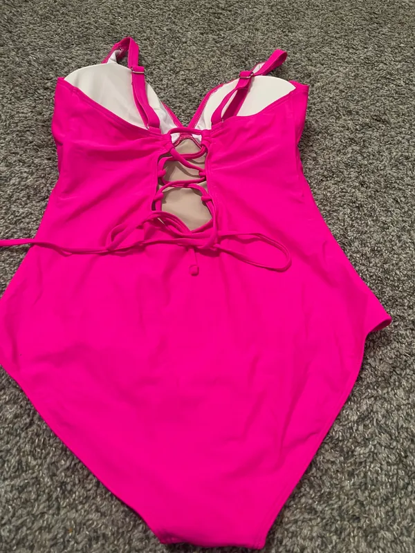 BMJL Stylish pink one-piece swimsuit featuring elegant embroidery. Perfect for beach days. - Image 6